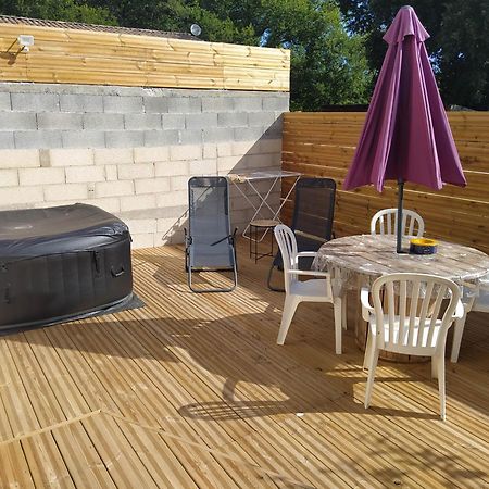 Studio Cosy Avec Terrasse Et Jacuzzi A Disposition De Mai A Aout Rians  Εξωτερικό φωτογραφία