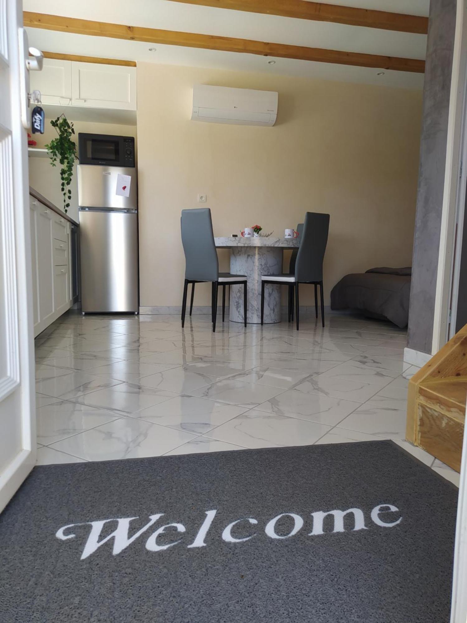 Studio Cosy Avec Terrasse Et Jacuzzi A Disposition De Mai A Aout Rians  Εξωτερικό φωτογραφία