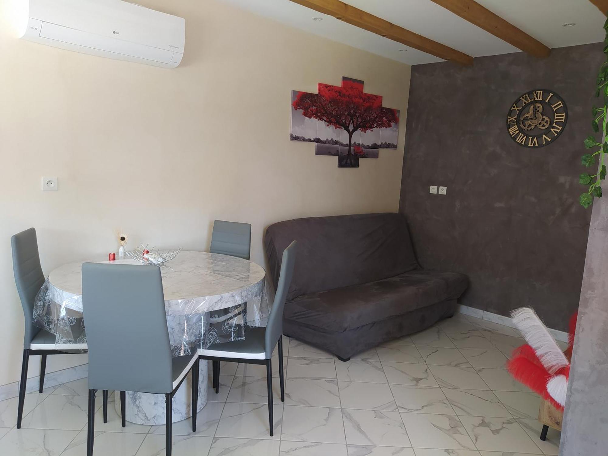 Studio Cosy Avec Terrasse Et Jacuzzi A Disposition De Mai A Aout Rians  Εξωτερικό φωτογραφία
