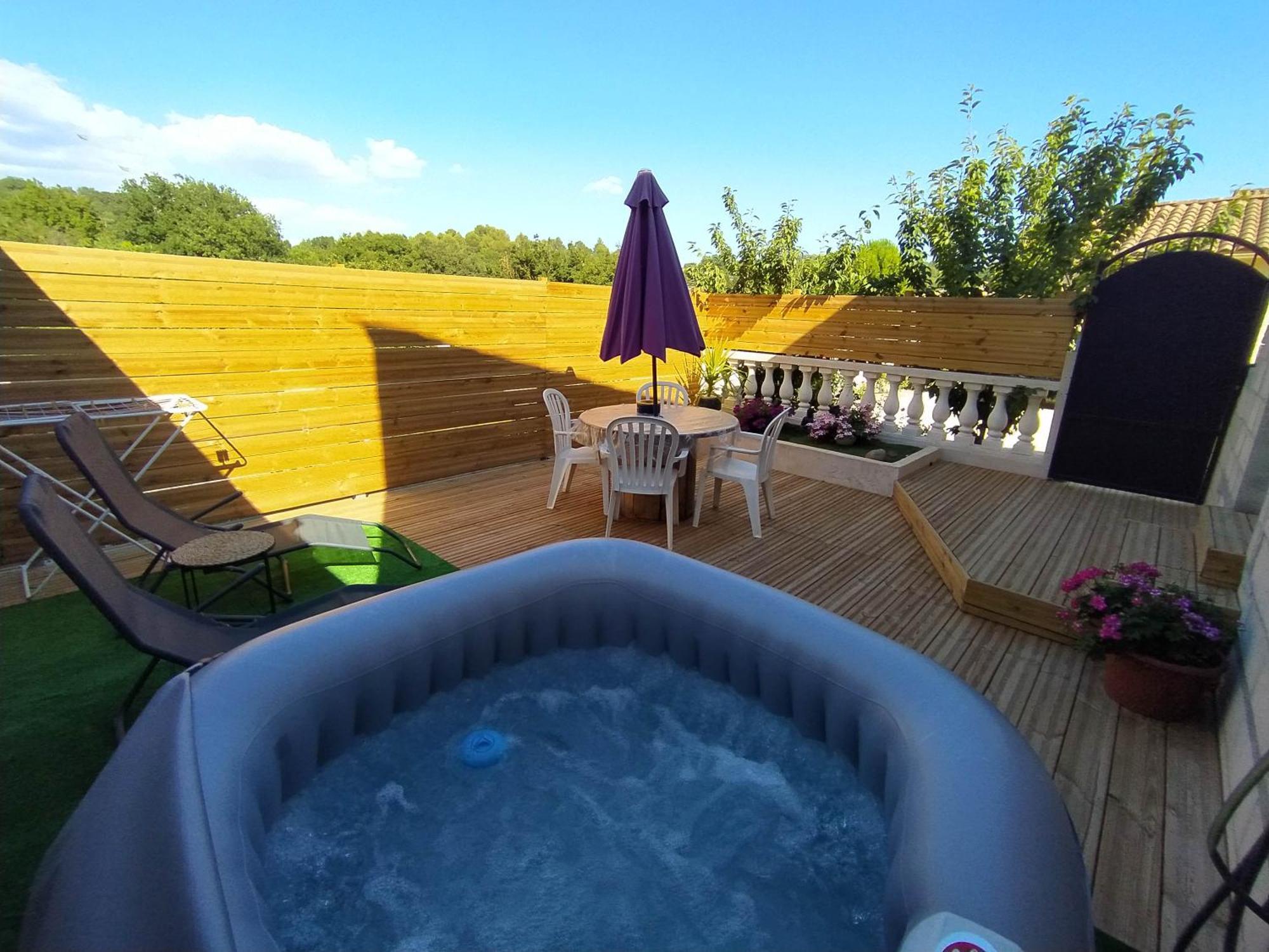 Studio Cosy Avec Terrasse Et Jacuzzi A Disposition De Mai A Aout Rians  Εξωτερικό φωτογραφία
