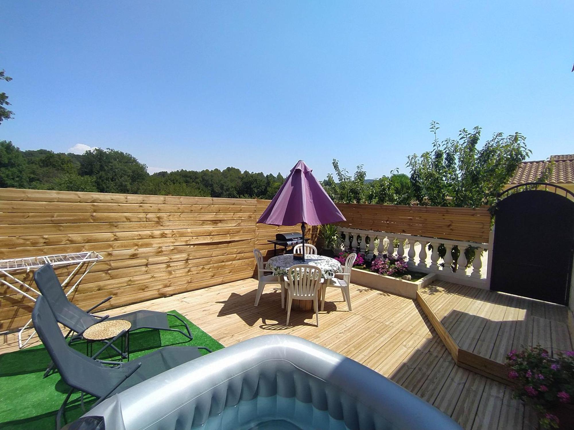 Studio Cosy Avec Terrasse Et Jacuzzi A Disposition De Mai A Aout Rians  Εξωτερικό φωτογραφία